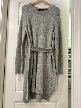 Sweater dress with front tie